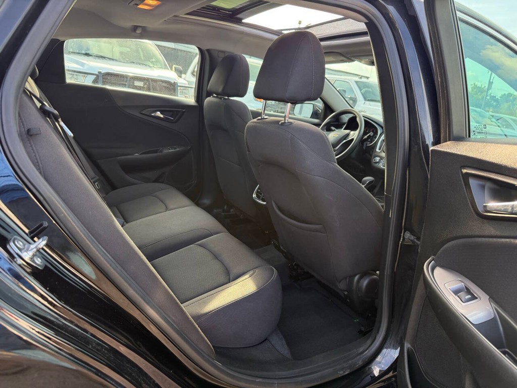 Chevrolet Malibu Vehicle Full-screen Gallery Image 15