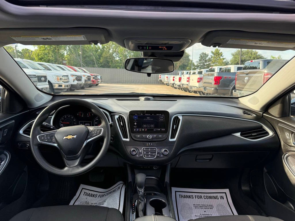 Chevrolet Malibu Vehicle Full-screen Gallery Image 17