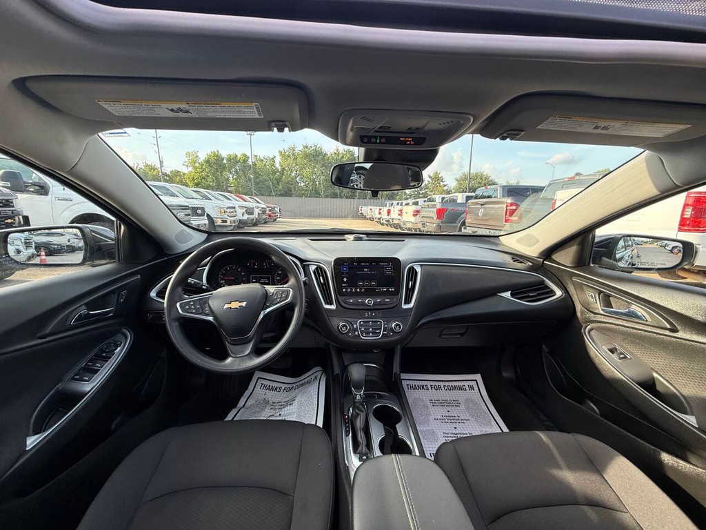 Chevrolet Malibu Vehicle Full-screen Gallery Image 18