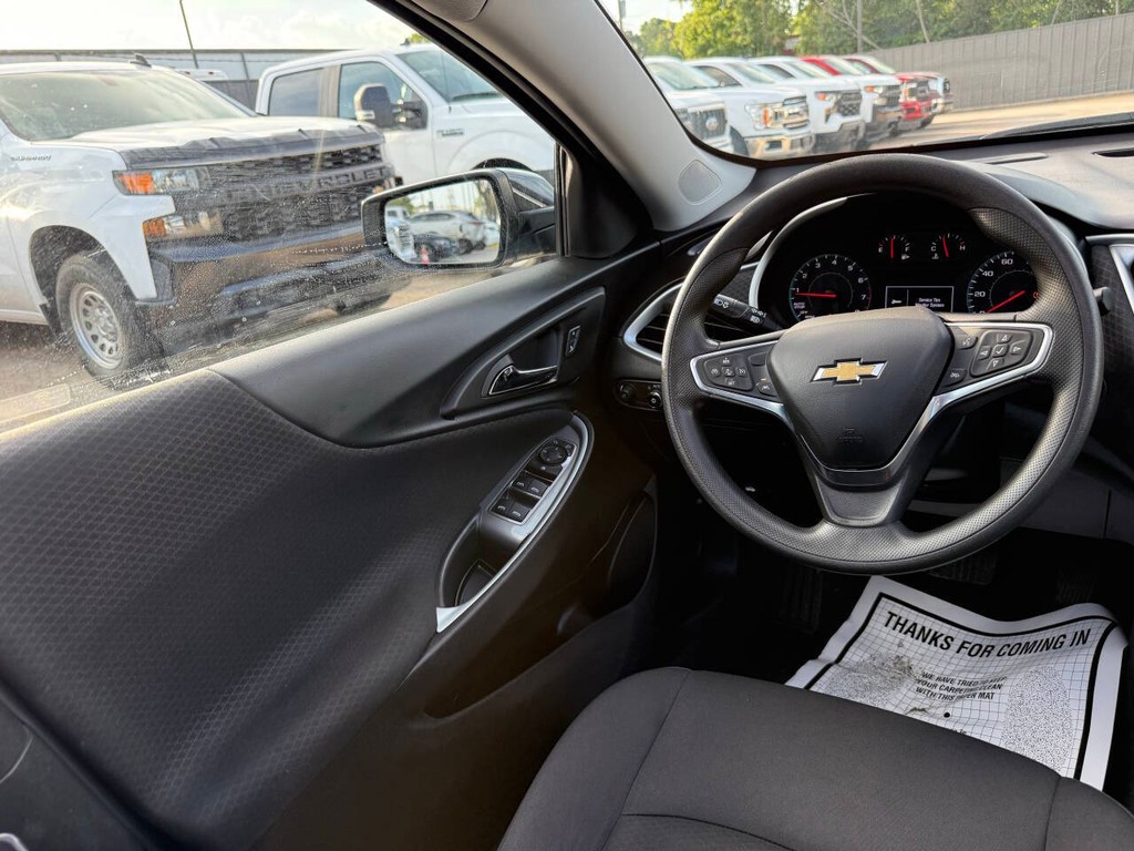 Chevrolet Malibu Vehicle Full-screen Gallery Image 19