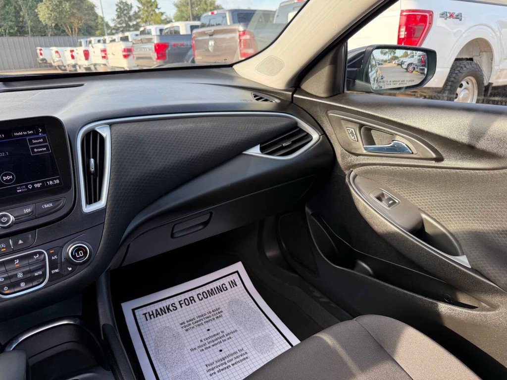 Chevrolet Malibu Vehicle Full-screen Gallery Image 20