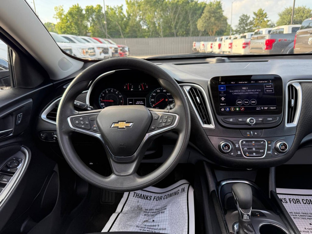 Chevrolet Malibu Vehicle Full-screen Gallery Image 21
