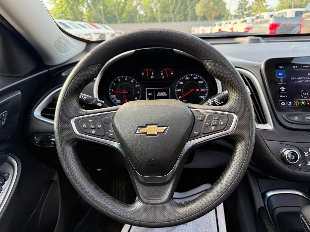 Chevrolet Malibu Vehicle Full-screen Gallery Image 22