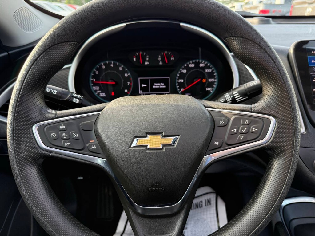Chevrolet Malibu Vehicle Full-screen Gallery Image 23