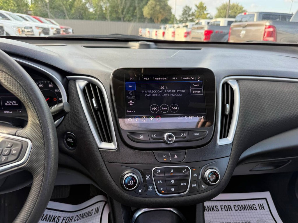 Chevrolet Malibu Vehicle Full-screen Gallery Image 24