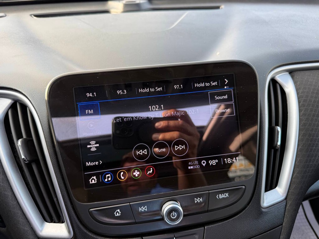 Chevrolet Malibu Vehicle Full-screen Gallery Image 25