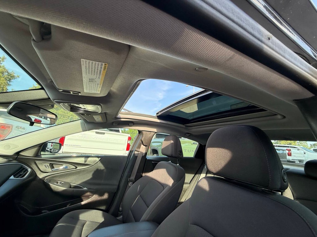 Chevrolet Malibu Vehicle Full-screen Gallery Image 30