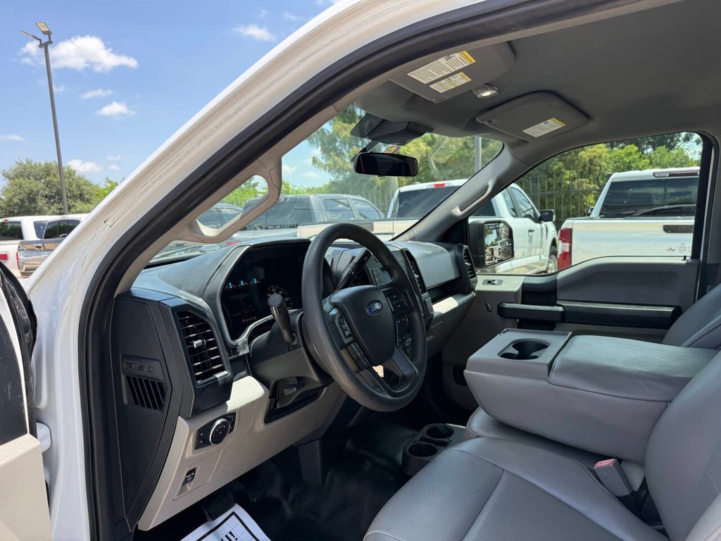 Ford F-150 Vehicle Full-screen Gallery Image 06