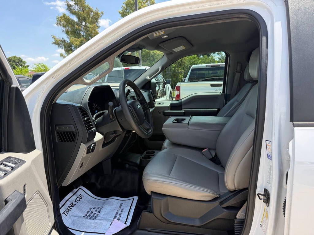 Ford F-150 Vehicle Full-screen Gallery Image 07