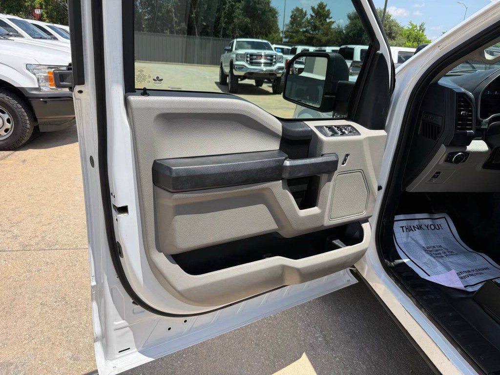 Ford F-150 Vehicle Full-screen Gallery Image 08