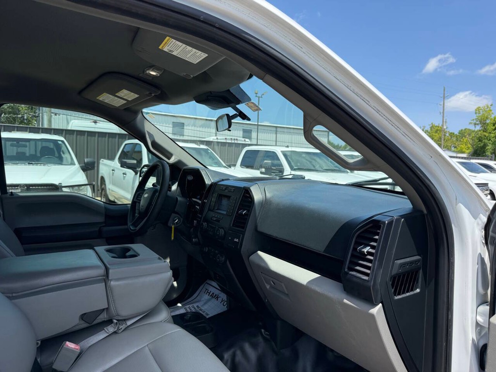 Ford F-150 Vehicle Full-screen Gallery Image 09