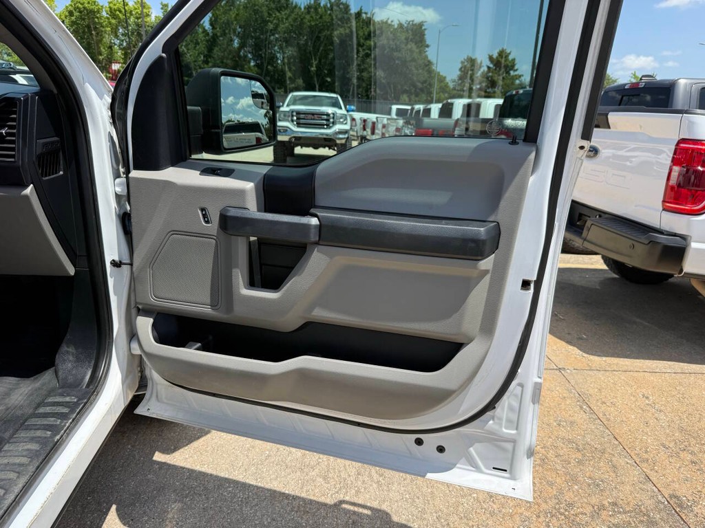 Ford F-150 Vehicle Full-screen Gallery Image 11
