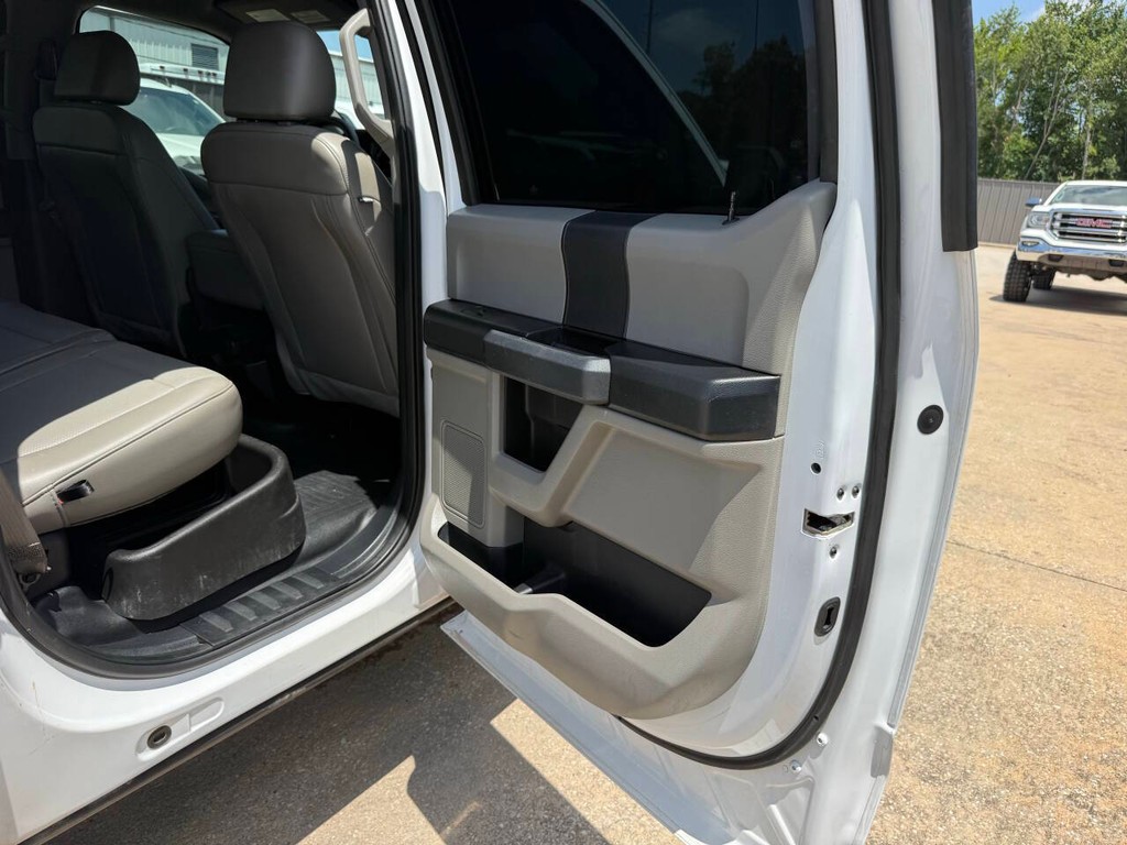 Ford F-150 Vehicle Full-screen Gallery Image 16