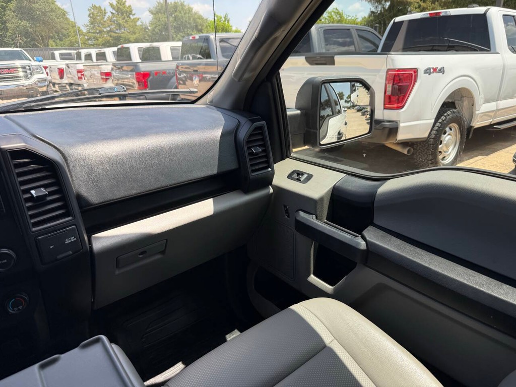 Ford F-150 Vehicle Full-screen Gallery Image 20