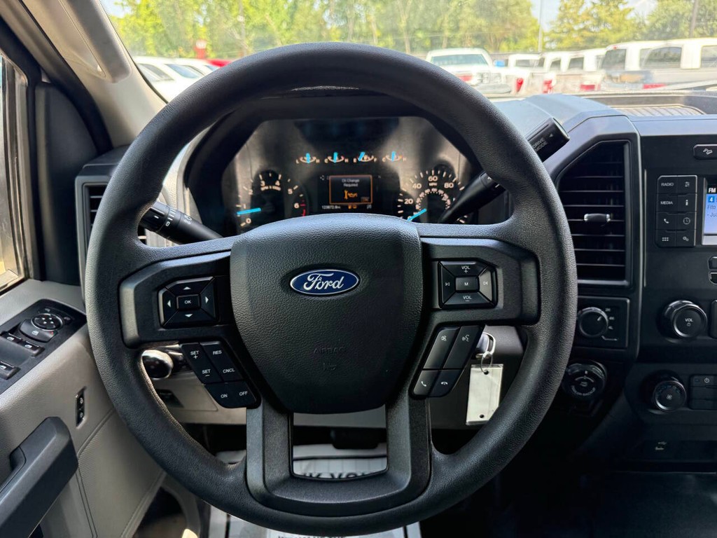 Ford F-150 Vehicle Full-screen Gallery Image 23