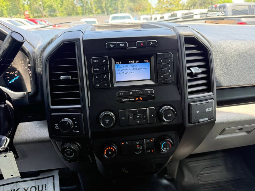 Ford F-150 Vehicle Full-screen Gallery Image 24