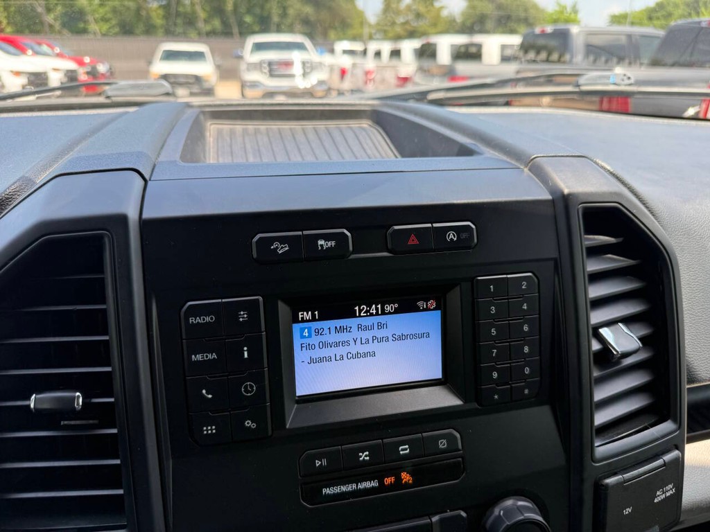 Ford F-150 Vehicle Full-screen Gallery Image 25