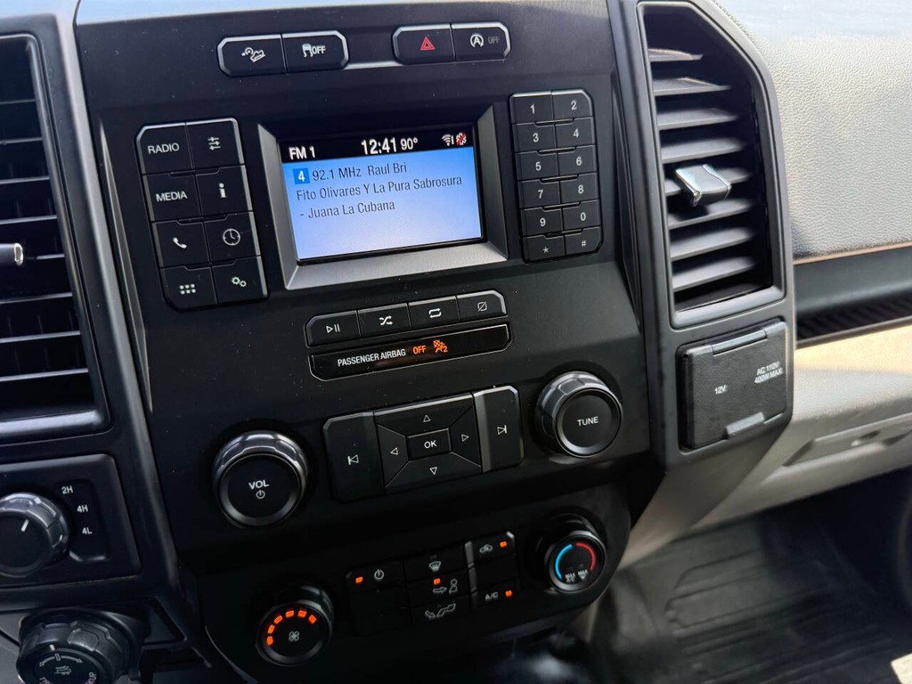 Ford F-150 Vehicle Full-screen Gallery Image 26