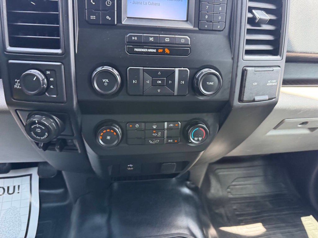 Ford F-150 Vehicle Full-screen Gallery Image 28