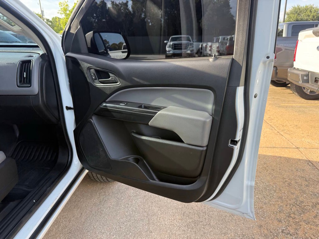 Chevrolet Colorado Vehicle Full-screen Gallery Image 11