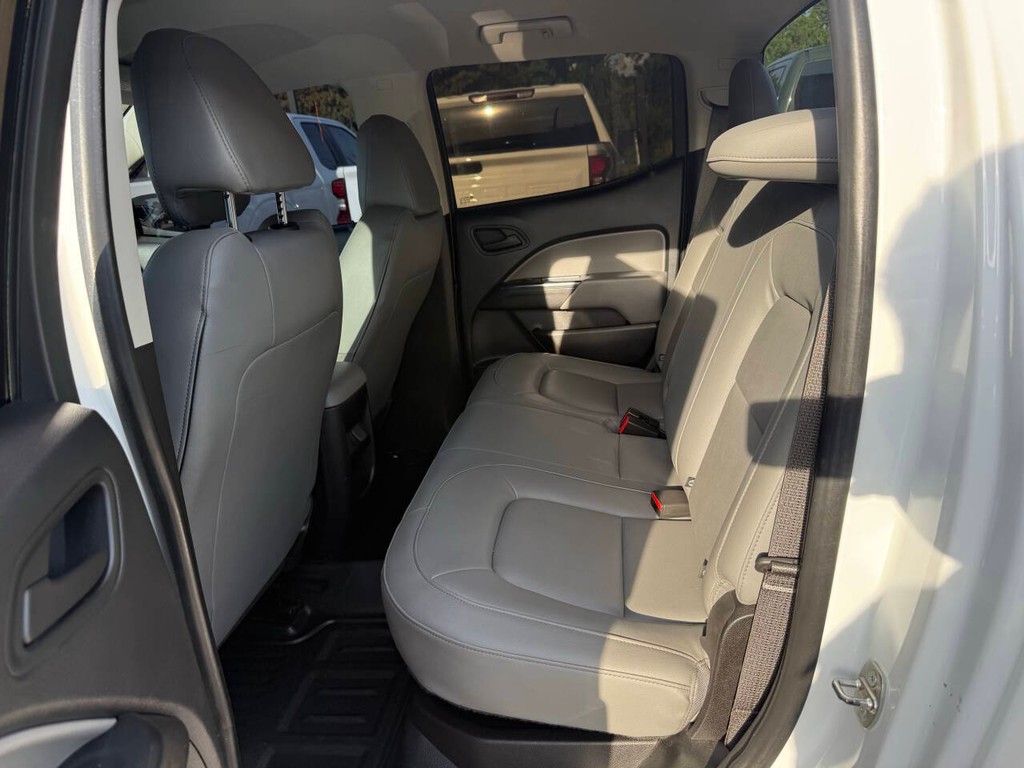 Chevrolet Colorado Vehicle Full-screen Gallery Image 13