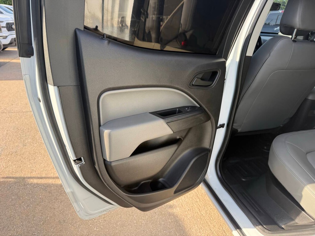Chevrolet Colorado Vehicle Full-screen Gallery Image 14