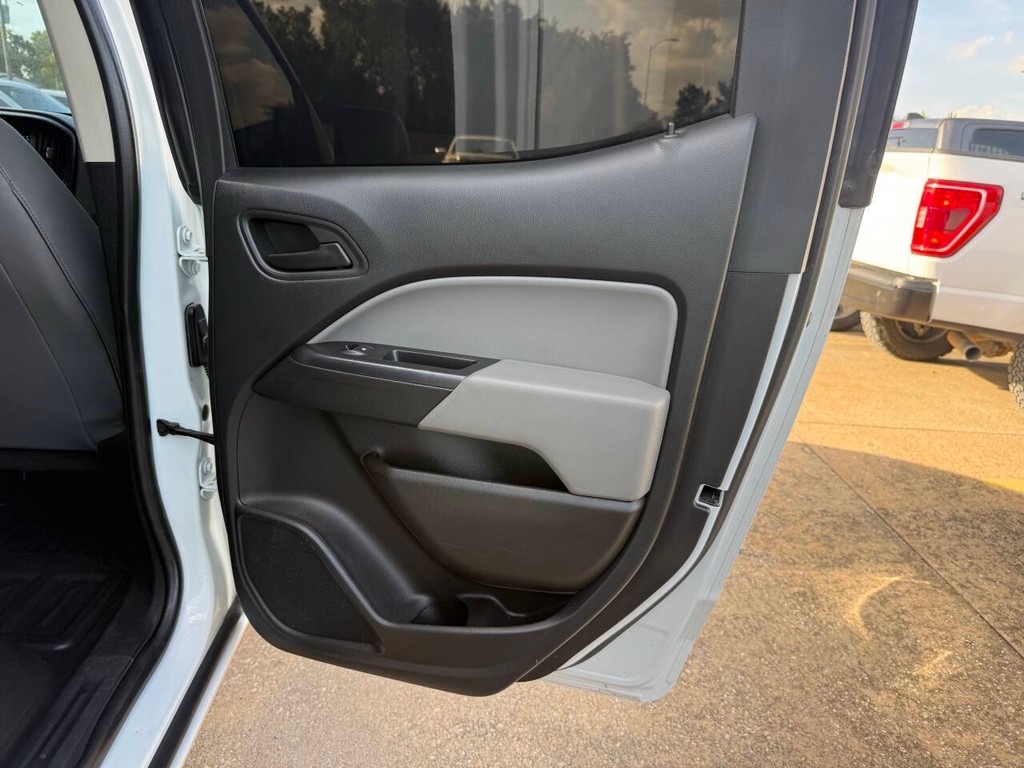 Chevrolet Colorado Vehicle Full-screen Gallery Image 16