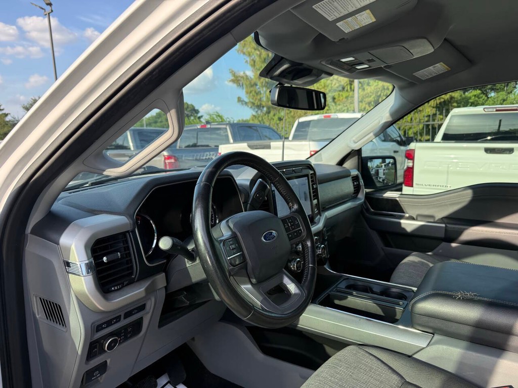 Ford F-150 Vehicle Full-screen Gallery Image 08