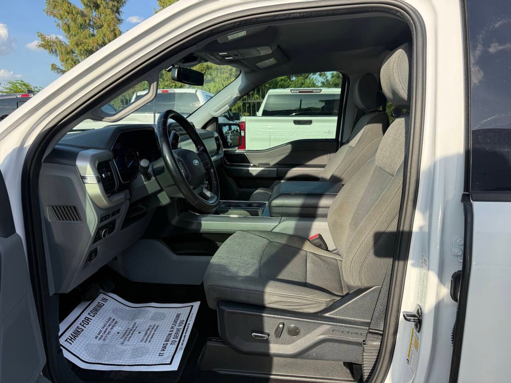 Ford F-150 Vehicle Full-screen Gallery Image 09