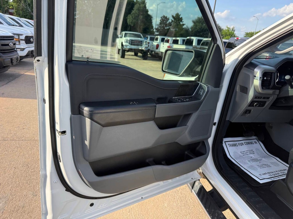 Ford F-150 Vehicle Full-screen Gallery Image 10