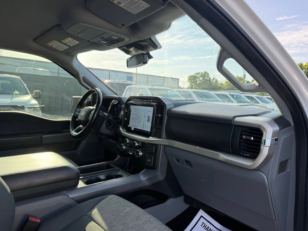 Ford F-150 Vehicle Full-screen Gallery Image 11