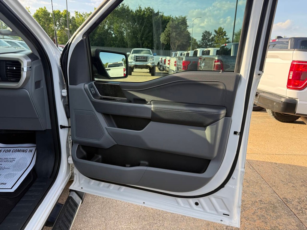Ford F-150 Vehicle Full-screen Gallery Image 15