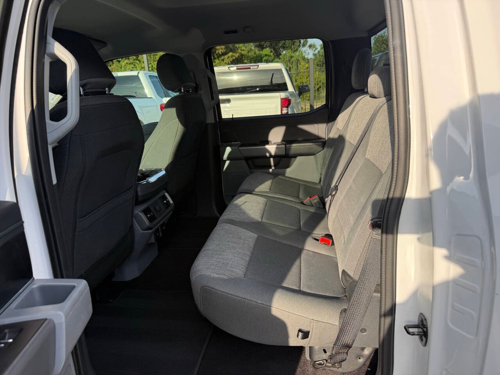 Ford F-150 Vehicle Full-screen Gallery Image 16
