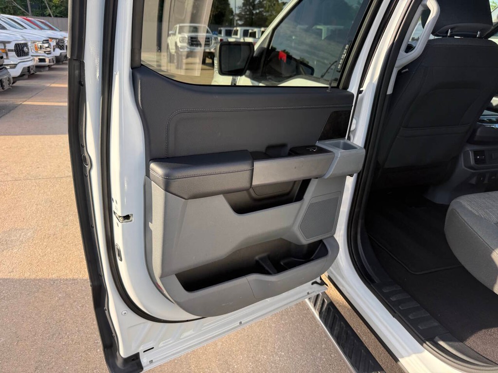 Ford F-150 Vehicle Full-screen Gallery Image 17