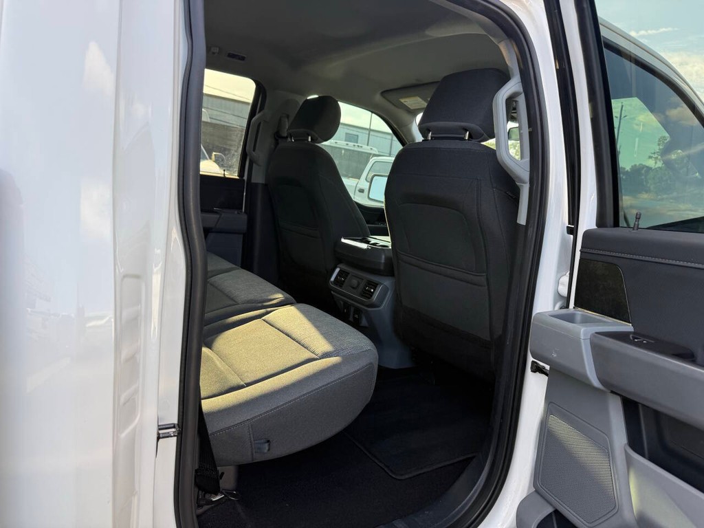 Ford F-150 Vehicle Full-screen Gallery Image 18