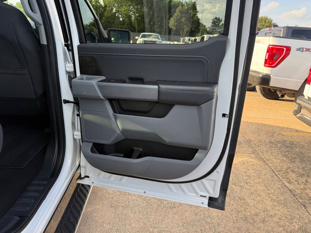 Ford F-150 Vehicle Full-screen Gallery Image 19