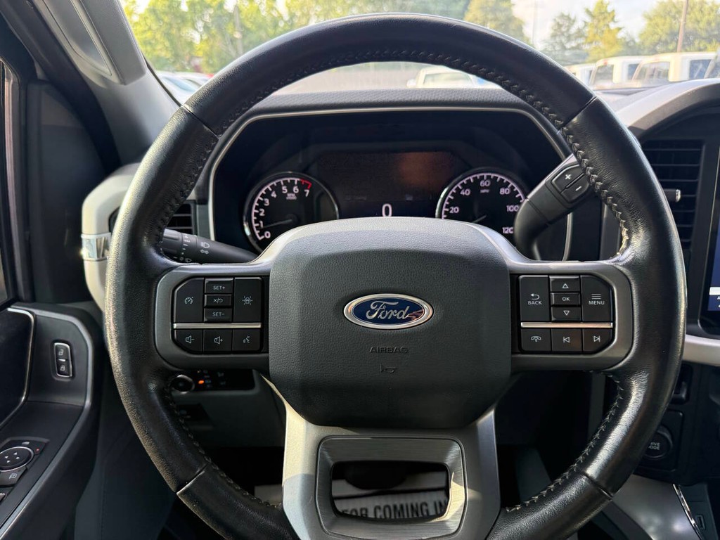 Ford F-150 Vehicle Full-screen Gallery Image 26