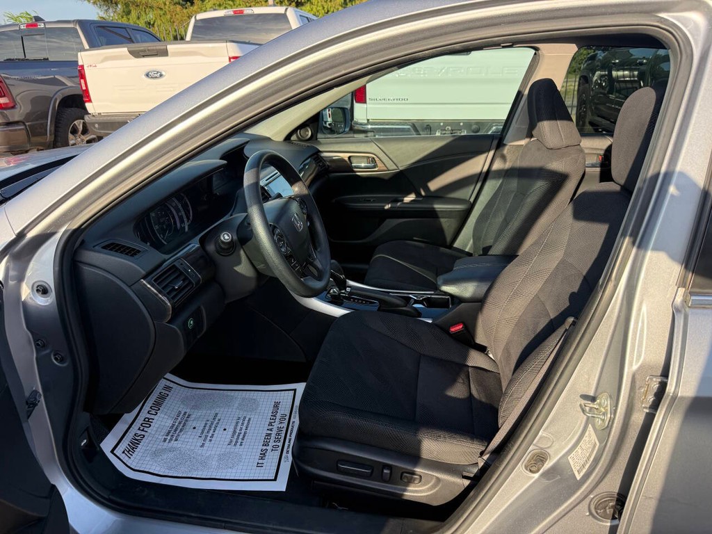 Honda Accord Sedan Vehicle Full-screen Gallery Image 07