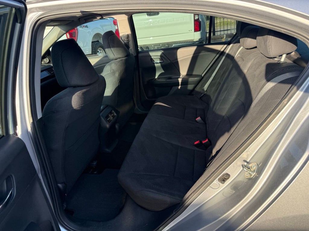 Honda Accord Sedan Vehicle Full-screen Gallery Image 13