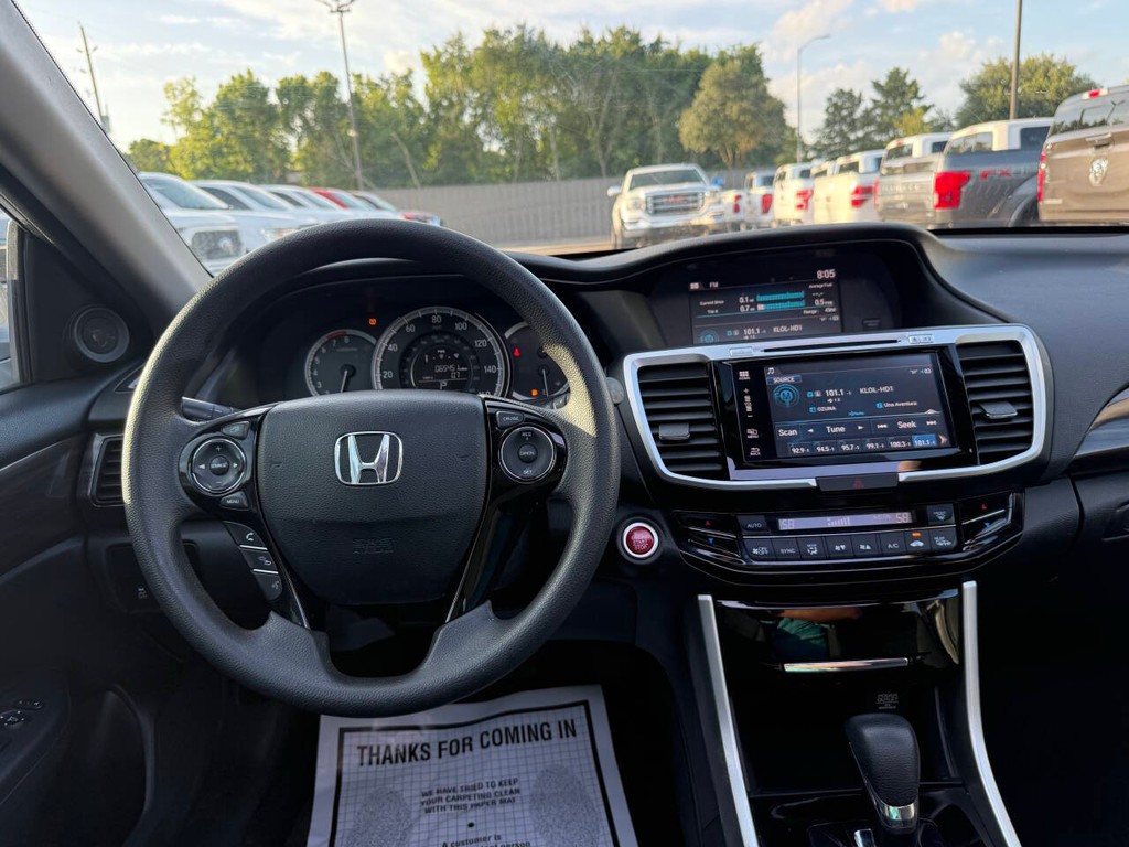 Honda Accord Sedan Vehicle Full-screen Gallery Image 22