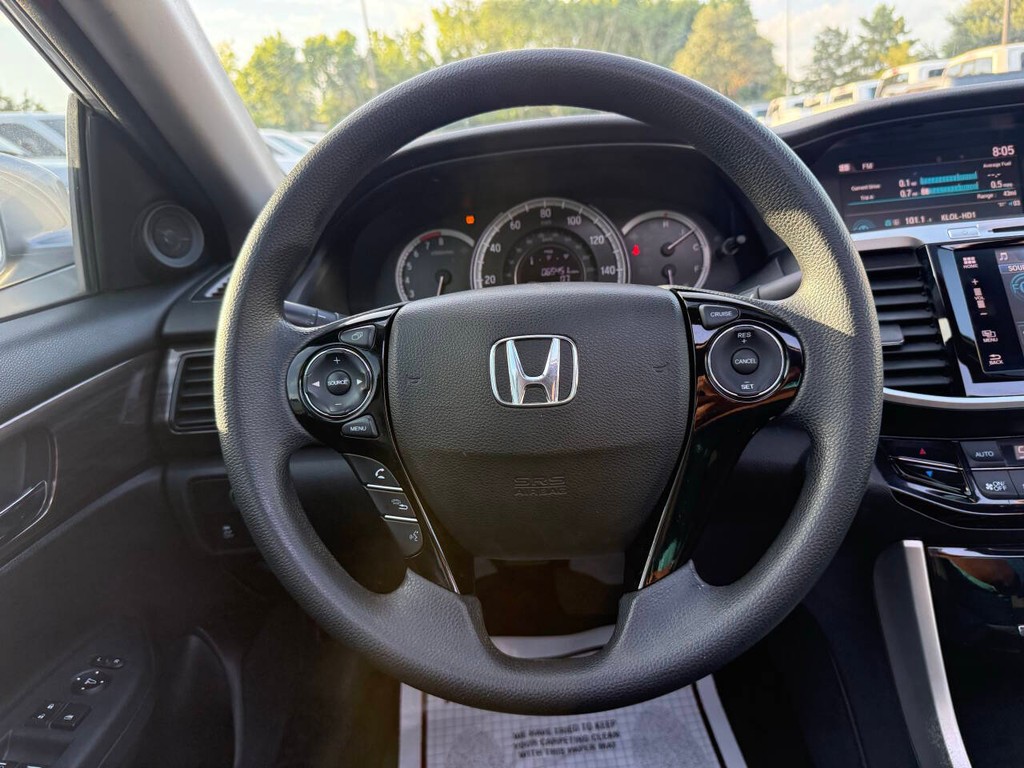 Honda Accord Sedan Vehicle Full-screen Gallery Image 23