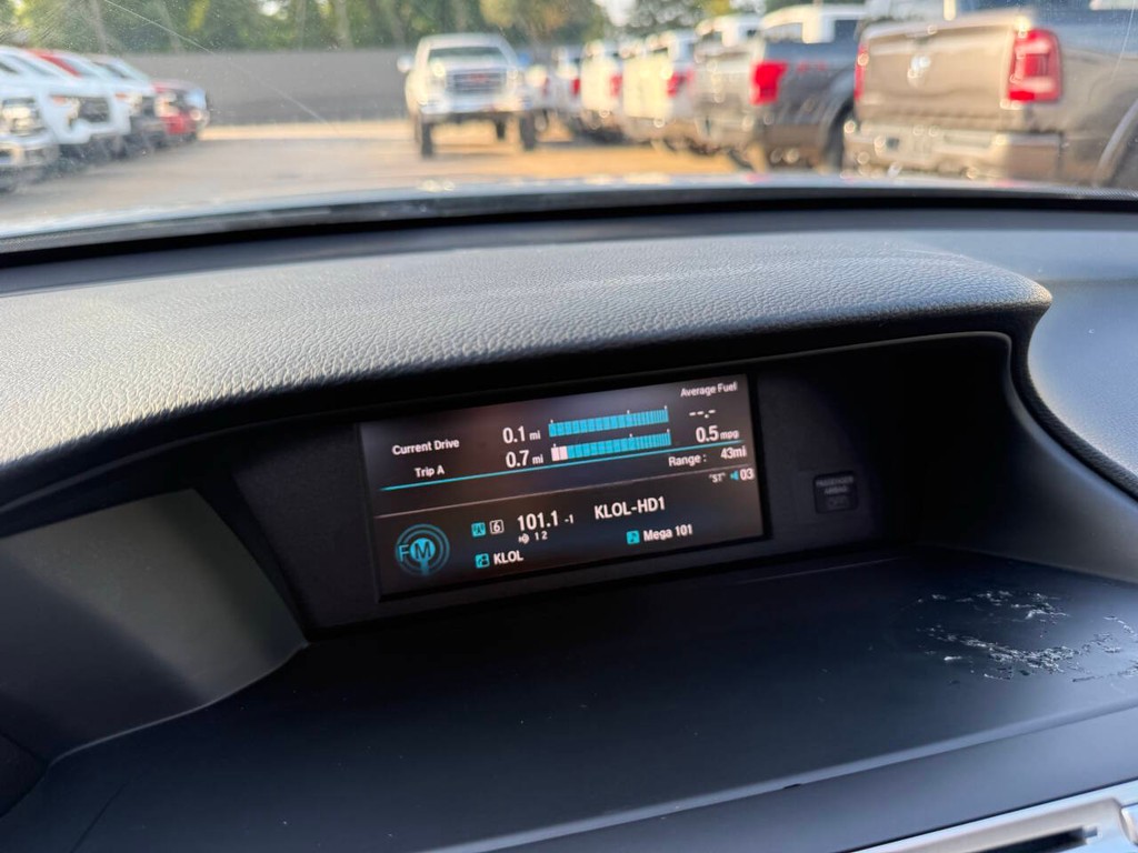 Honda Accord Sedan Vehicle Full-screen Gallery Image 26