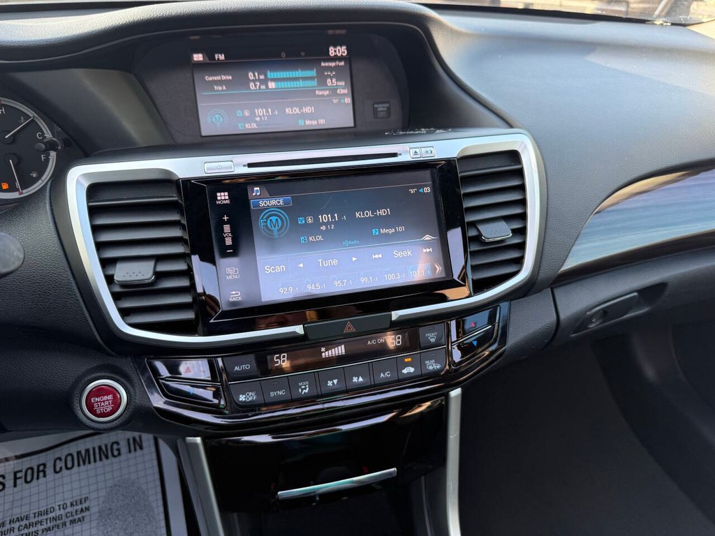 Honda Accord Sedan Vehicle Full-screen Gallery Image 27