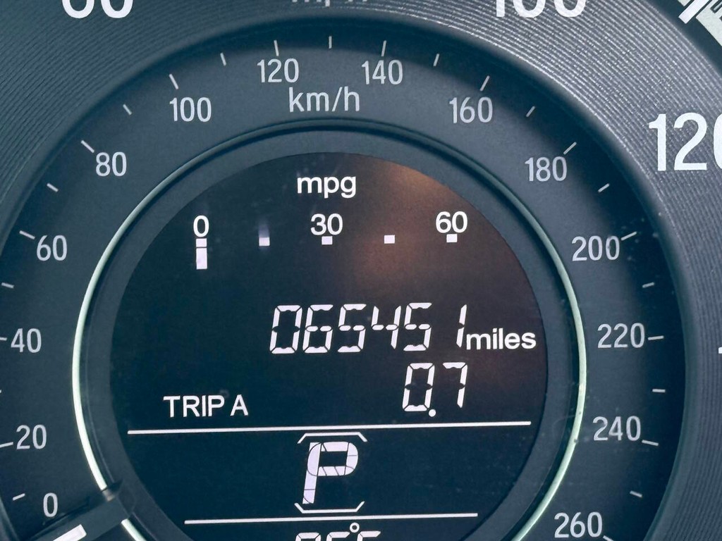 Honda Accord Sedan Vehicle Full-screen Gallery Image 34