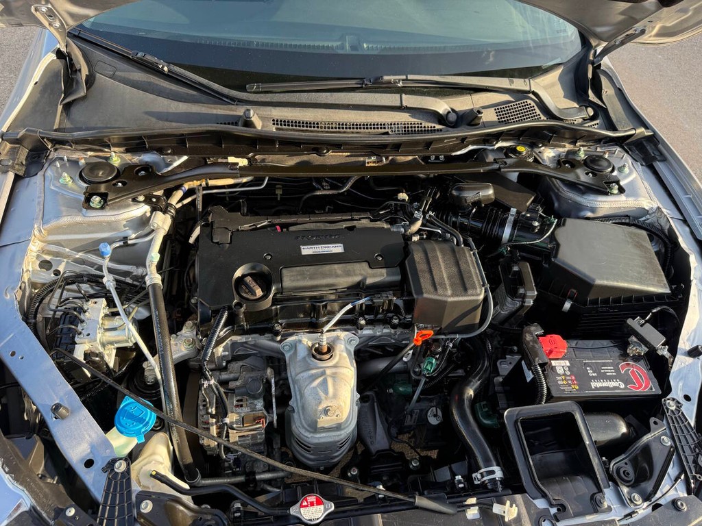 Honda Accord Sedan Vehicle Full-screen Gallery Image 36