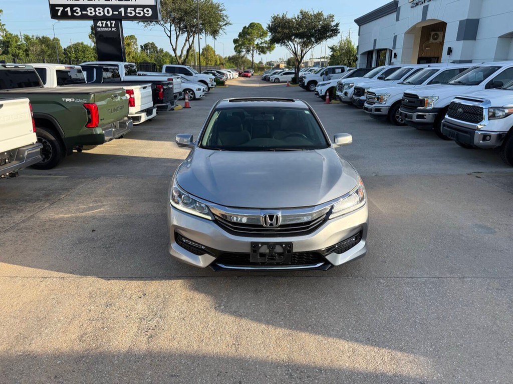 Honda Accord Sedan Vehicle Full-screen Gallery Image 41