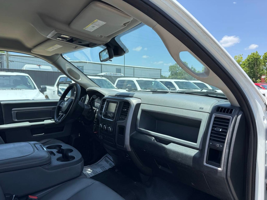 Ram 2500 Vehicle Full-screen Gallery Image 09