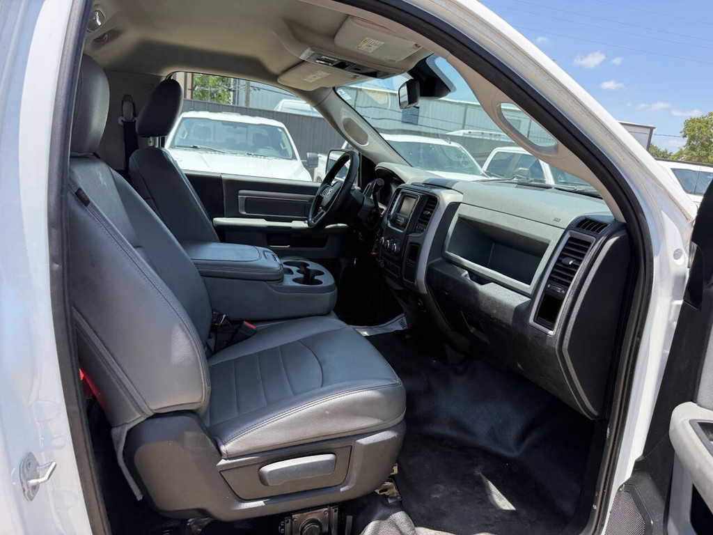 Ram 2500 Vehicle Full-screen Gallery Image 10