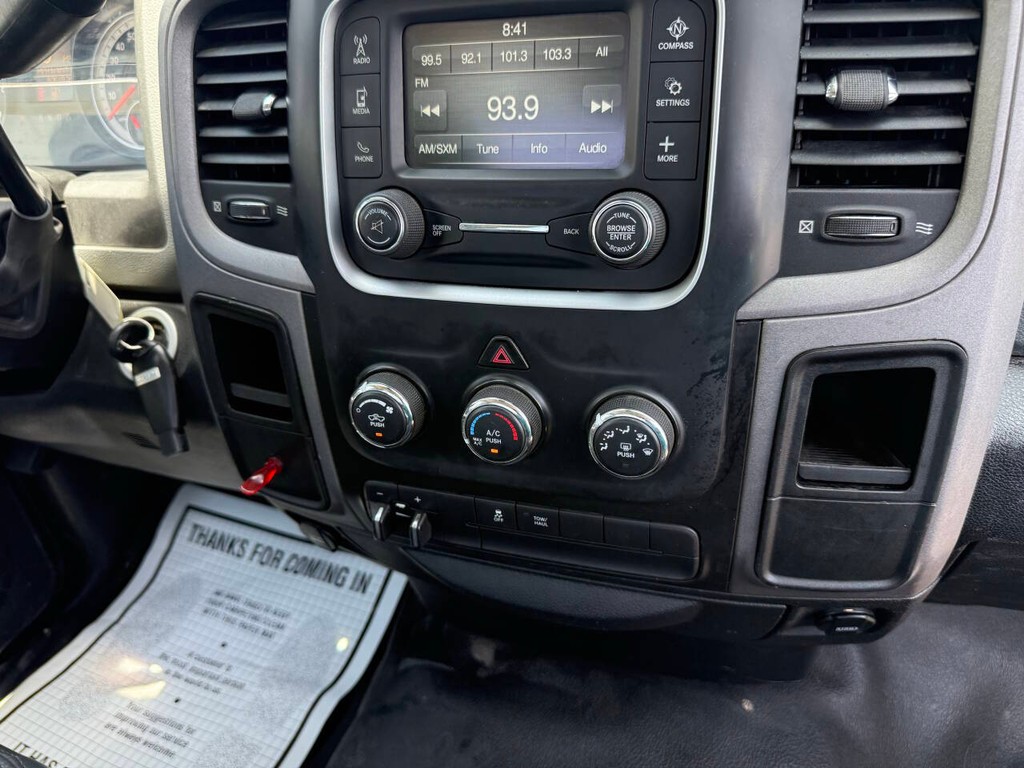 Ram 2500 Vehicle Full-screen Gallery Image 21