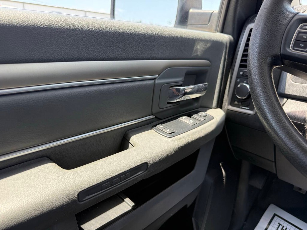 Ram 2500 Vehicle Full-screen Gallery Image 23